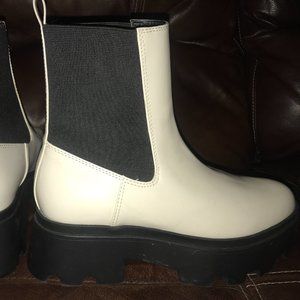 BRAND NEW Nordstrom Open Edit  Ivory Patent Iris Lug Chelsea Platform Boots 7.5M